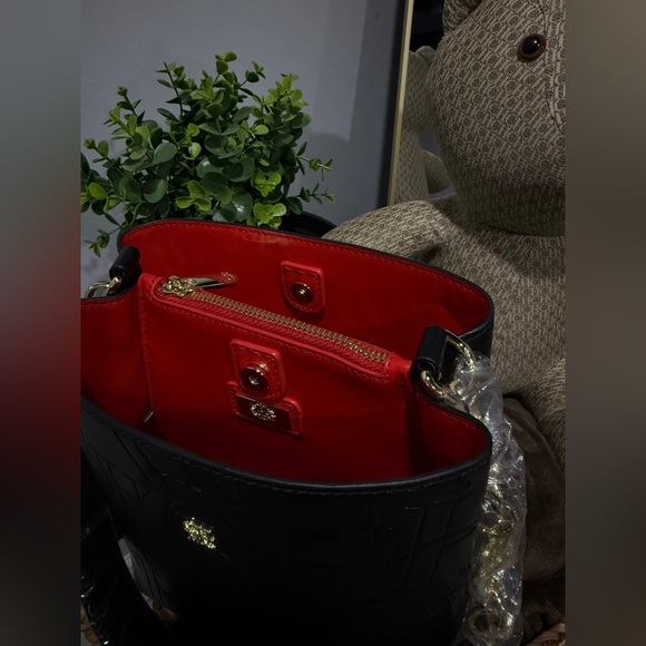 Luxury Carolina Herrera Women’s Handbag - Picture 8 of 12